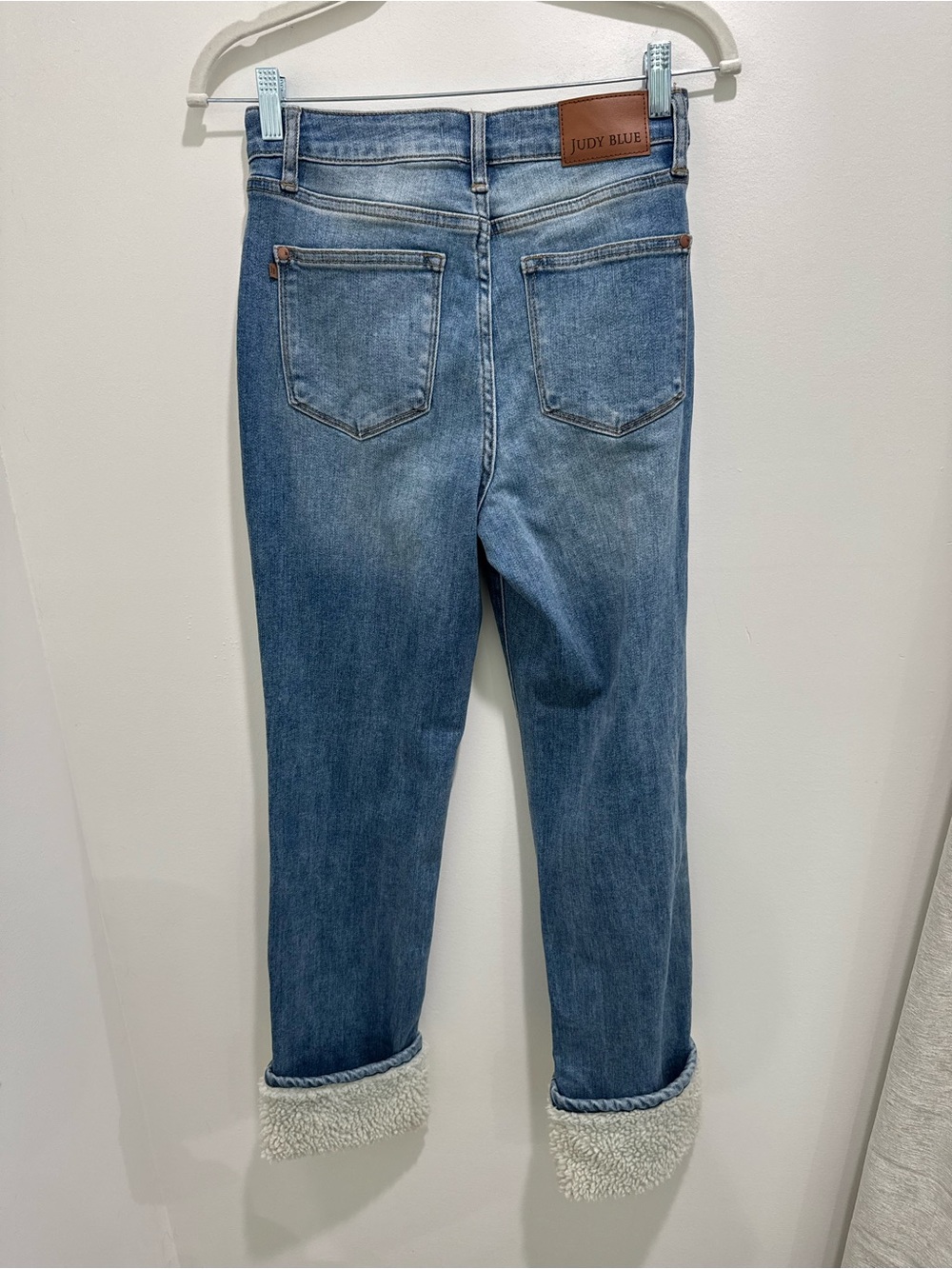 Judy Blue JB88890 High Waist Shearling Cuff Straight Leg Jeans Size 3/26 - Picture 6 of 9